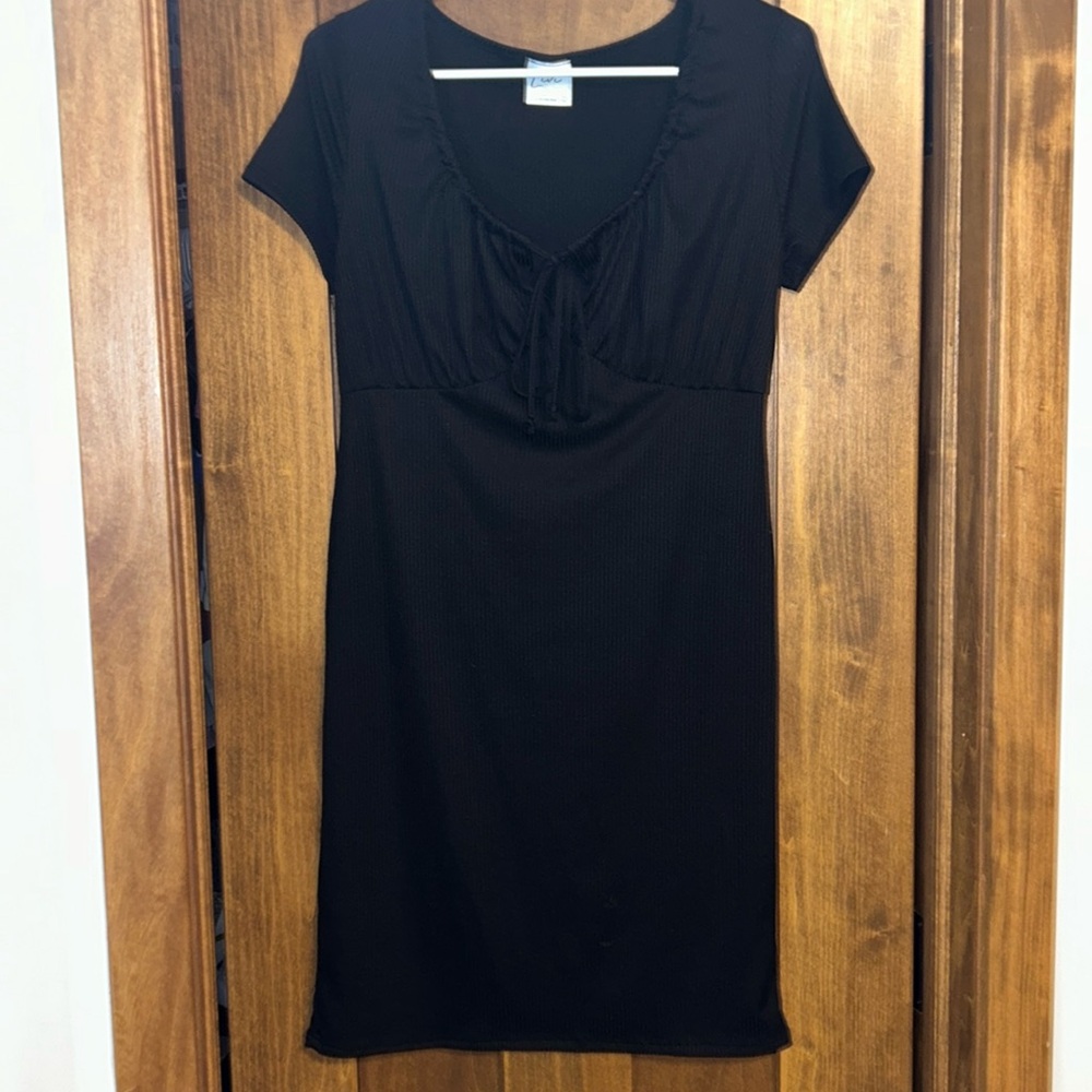black fitted short sleeved mini dress